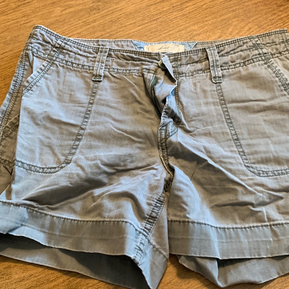 Vintage Levi Shorts olive color!